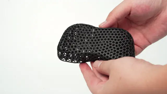 Pieza flexible impresa con resina y equipo Yidimu
