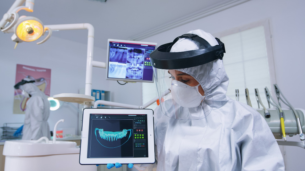 Proceso de impresión 3D dental con resina en un laboratorio digital